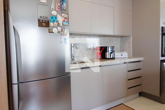 Compra apartamento no Paraíso, 2 quartos, 1 suíte. — Cozinha