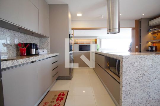 Compra apartamento no Paraíso, 2 quartos, 1 suíte. — Cozinha