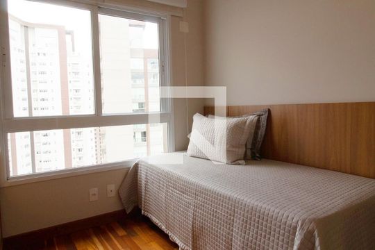 Compra apartamento no Paraíso, 2 quartos, 1 suíte. — Quarto