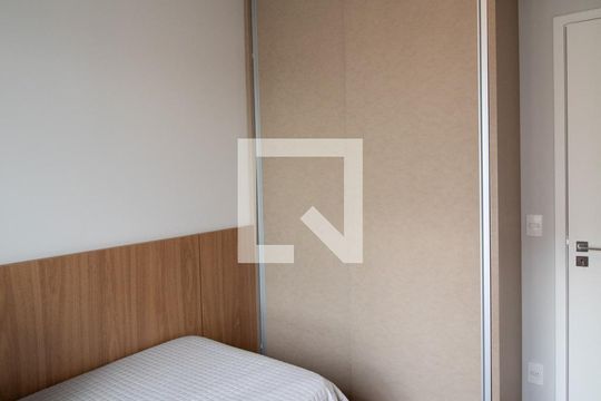 Compra apartamento no Paraíso, 2 quartos, 1 suíte. — Quarto