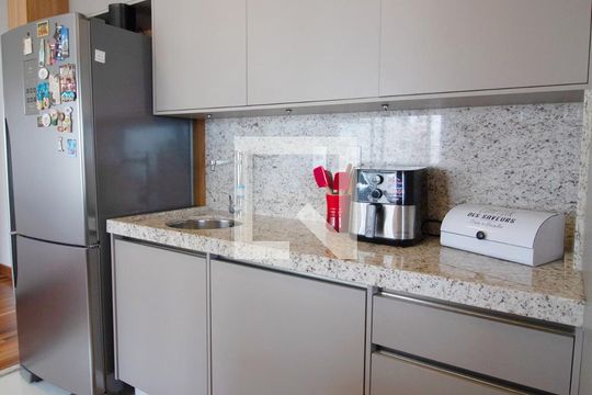 Compra apartamento no Paraíso, 2 quartos, 1 suíte. — Cozinha