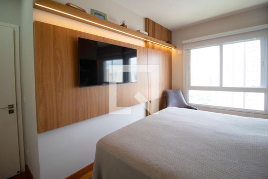 Compra apartamento no Paraíso, 2 quartos, 1 suíte. — Suíte