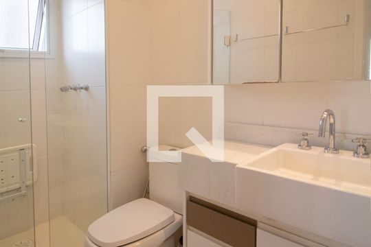 Compra apartamento no Paraíso, 2 quartos, 1 suíte. — Banheiro da Suíte