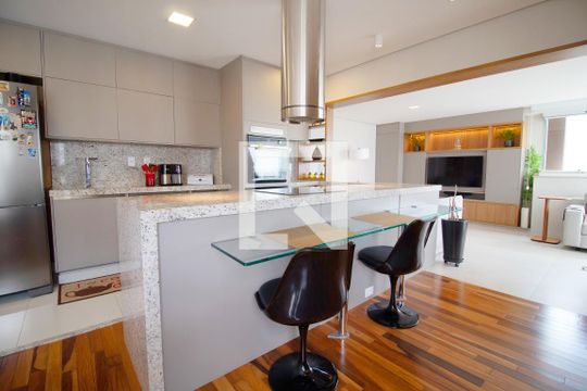 Compra apartamento no Paraíso, 2 quartos, 1 suíte. — Cozinha
