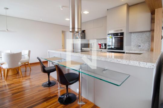 Compra apartamento no Paraíso, 2 quartos, 1 suíte. — Cozinha