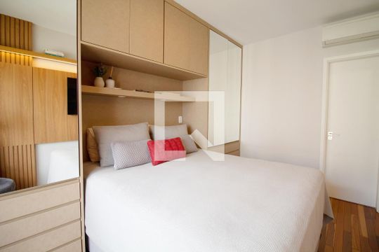 Compra apartamento no Paraíso, 2 quartos, 1 suíte. — Suíte