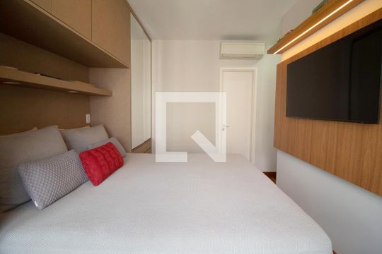Compra apartamento no Paraíso, 2 quartos, 1 suíte. — Suíte