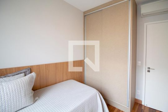 Compra apartamento no Paraíso, 2 quartos, 1 suíte. — Quarto