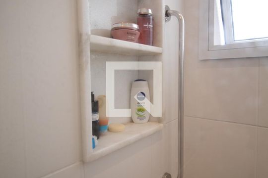 Compra apartamento no Paraíso, 2 quartos, 1 suíte. — Banheiro da Suíte