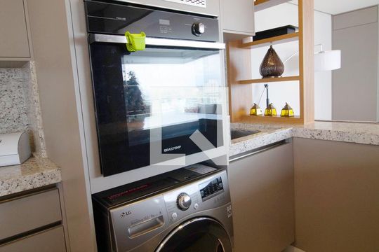 Compra apartamento no Paraíso, 2 quartos, 1 suíte. — Área de Serviço