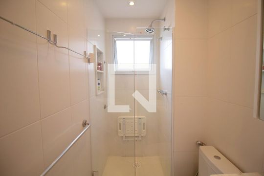 Compra apartamento no Paraíso, 2 quartos, 1 suíte. — Banheiro da Suíte