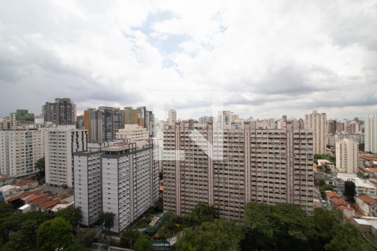 Compra apartamento no Paraíso, 2 quartos, 1 suíte. — Sala