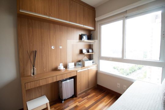 Compra apartamento no Paraíso, 2 quartos, 1 suíte. — Quarto