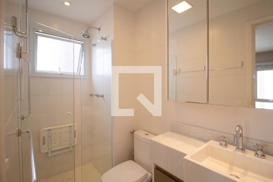 Compra apartamento no Paraíso, 2 quartos, 1 suíte. — Banheiro da Suíte