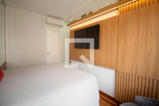 Compra apartamento no Paraíso, 2 quartos, 1 suíte. — Suíte