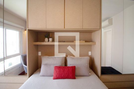 Compra apartamento no Paraíso, 2 quartos, 1 suíte. — Suíte
