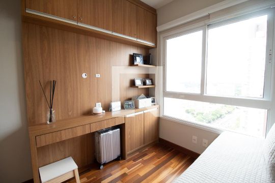 Compra apartamento no Paraíso, 2 quartos, 1 suíte. — Quarto
