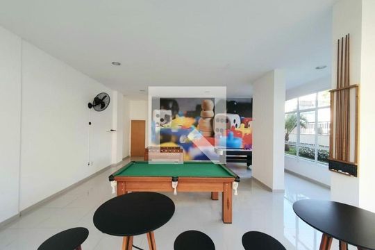 Comprar apartamento mobiliado com 2 quartos, varanda e closet. Churrasqueira, piscina e academia no condomínio. — foto 1