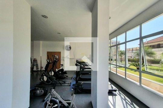 Comprar apartamento mobiliado com 2 quartos, varanda e closet. Churrasqueira, piscina e academia no condomínio. — foto 29