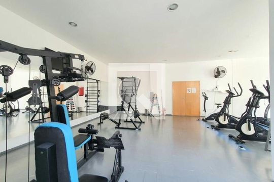 Comprar apartamento mobiliado com 2 quartos, varanda e closet. Churrasqueira, piscina e academia no condomínio. — foto 28