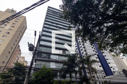 Comprar apartamento mobiliado com varanda, 2 quartos, 1 suíte, academia e piscina no condomínio. — Fachada