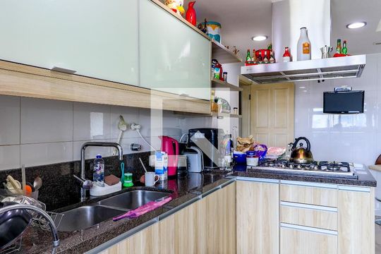 Apartamento mobiliado no Brooklin com 4 suítes e varanda, ideal para comprar. — Cozinha