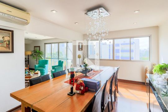 Apartamento mobiliado no Brooklin com 4 suítes e varanda, ideal para comprar. — Sala de Jantar