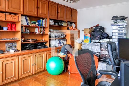Apartamento mobiliado no Brooklin com 4 suítes e varanda, ideal para comprar. — Escritório