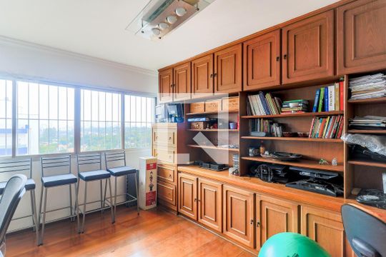 Apartamento mobiliado no Brooklin com 4 suítes e varanda, ideal para comprar. — Escritório