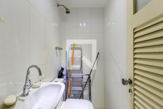 Apartamento mobiliado no Brooklin com 4 suítes e varanda, ideal para comprar. — Banheiro de Serviço