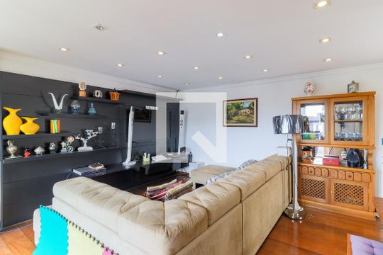 Apartamento mobiliado no Brooklin com 4 suítes e varanda, ideal para comprar. — Sala do Piso Superior