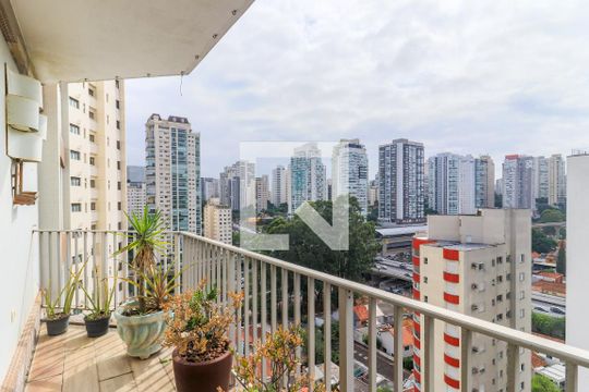 Apartamento mobiliado no Brooklin com 4 suítes e varanda, ideal para comprar. — Varanda
