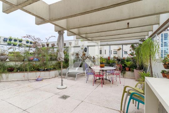 Apartamento mobiliado no Brooklin com 4 suítes e varanda, ideal para comprar. — Churrasqueira