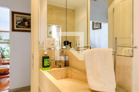 Apartamento mobiliado no Brooklin com 4 suítes e varanda, ideal para comprar. — Lavabo