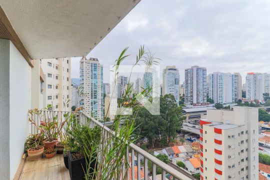 Apartamento mobiliado no Brooklin com 4 suítes e varanda, ideal para comprar. — Varanda da Sala Superior