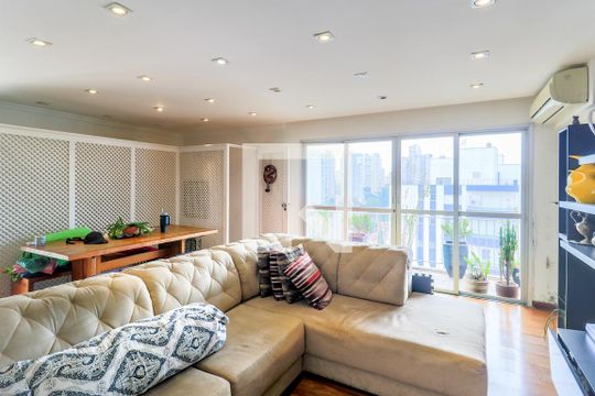 Apartamento mobiliado no Brooklin com 4 suítes e varanda, ideal para comprar. — Sala do Piso Superior
