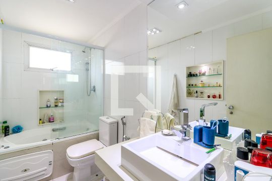 Apartamento mobiliado no Brooklin com 4 suítes e varanda, ideal para comprar. — Banheiro