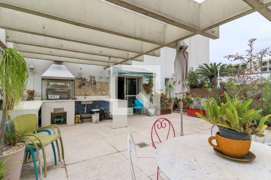 Apartamento mobiliado no Brooklin com 4 suítes e varanda, ideal para comprar. — Churrasqueira