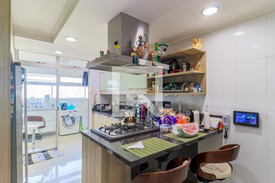 Apartamento mobiliado no Brooklin com 4 suítes e varanda, ideal para comprar. — Cozinha