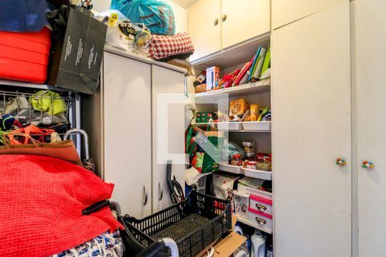Apartamento mobiliado no Brooklin com 4 suítes e varanda, ideal para comprar. — Despensa