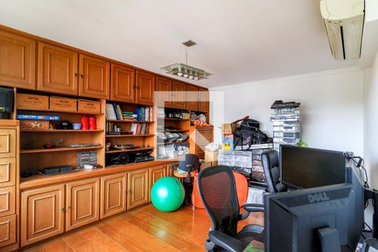Apartamento mobiliado no Brooklin com 4 suítes e varanda, ideal para comprar. — Escritório