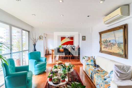 Apartamento mobiliado no Brooklin com 4 suítes e varanda, ideal para comprar. — Sala