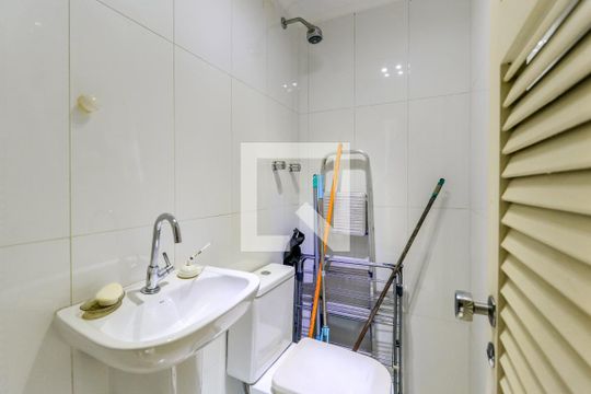 Apartamento mobiliado no Brooklin com 4 suítes e varanda, ideal para comprar. — Banheiro de Serviço
