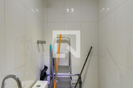 Apartamento mobiliado no Brooklin com 4 suítes e varanda, ideal para comprar. — Banheiro de Serviço