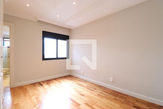 Venda de apartamento na Lapa com 4 quartos, varanda, quintal e academia no condomínio. — Suíte 1