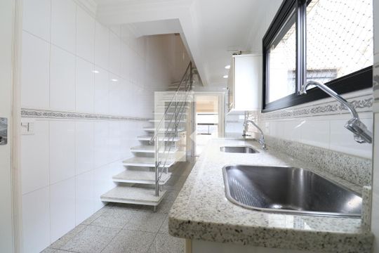 Venda de apartamento na Lapa com 4 quartos, varanda, quintal e academia no condomínio. — Detalhe da cozinha