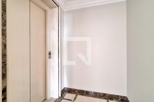 Venda de apartamento na Lapa com 4 quartos, varanda, quintal e academia no condomínio. — Área comum