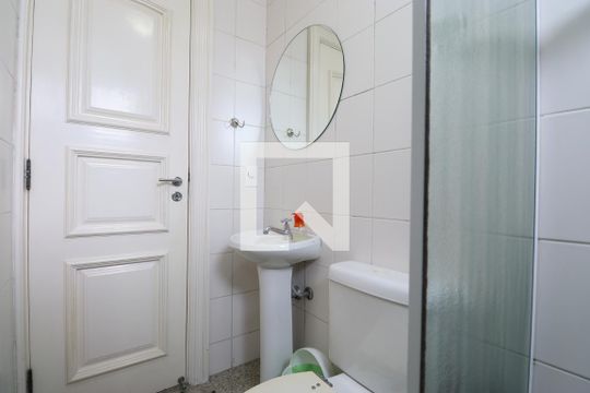 Venda de apartamento na Lapa com 4 quartos, varanda, quintal e academia no condomínio. — Banheiro de serviço 1
