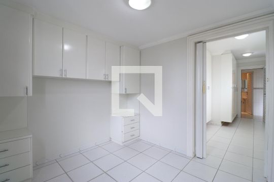 Venda de apartamento na Lapa com 4 quartos, varanda, quintal e academia no condomínio. — Quarto de Serviço 2