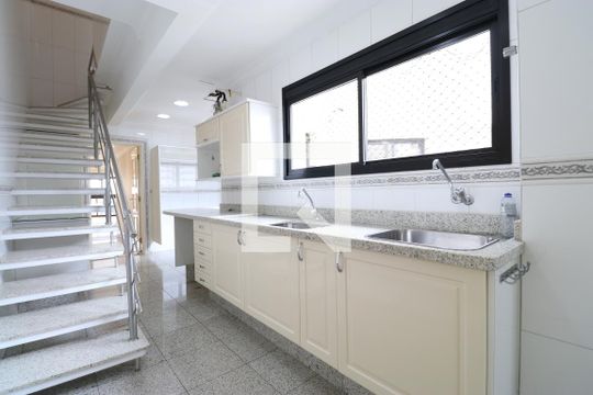 Venda de apartamento na Lapa com 4 quartos, varanda, quintal e academia no condomínio. — Cozinha